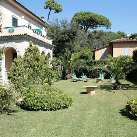 Hotel Verdemare Марина ди Пиетрасанта Екстериор снимка