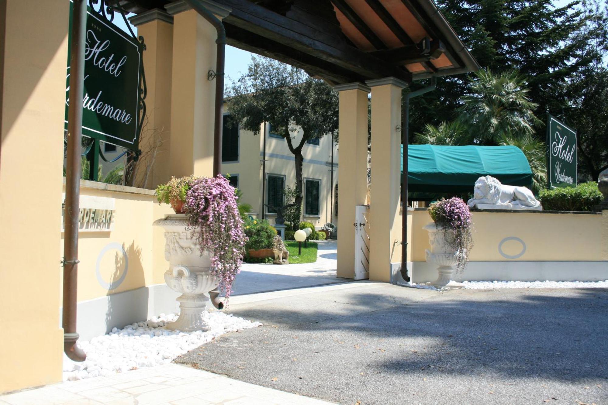 Hotel Verdemare Марина ди Пиетрасанта Екстериор снимка