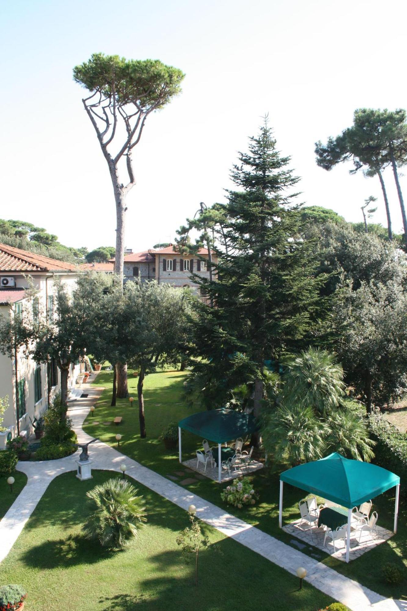 Hotel Verdemare Марина ди Пиетрасанта Екстериор снимка