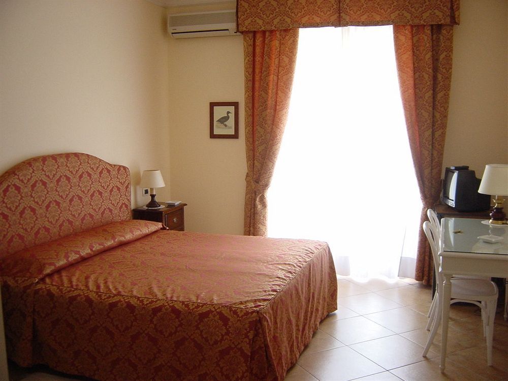Hotel Verdemare Марина ди Пиетрасанта Екстериор снимка