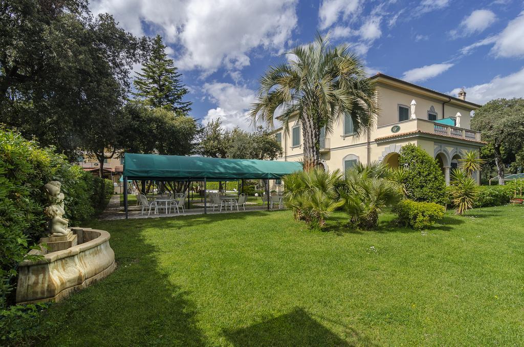 Hotel Verdemare Марина ди Пиетрасанта Екстериор снимка
