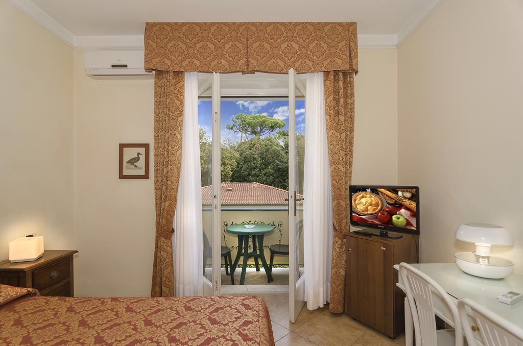 Hotel Verdemare Марина ди Пиетрасанта Екстериор снимка