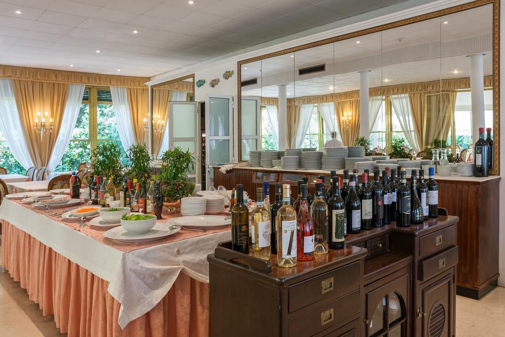 Hotel Verdemare Марина ди Пиетрасанта Екстериор снимка