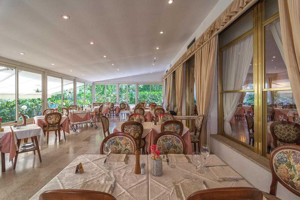 Hotel Verdemare Марина ди Пиетрасанта Екстериор снимка