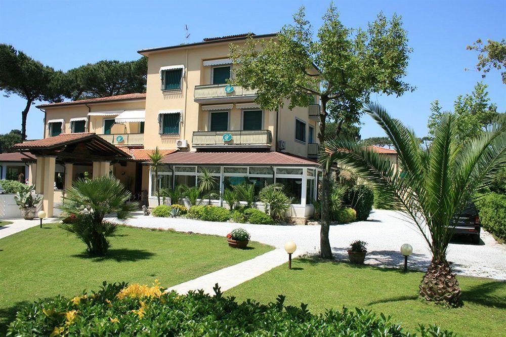 Hotel Verdemare Марина ди Пиетрасанта Екстериор снимка