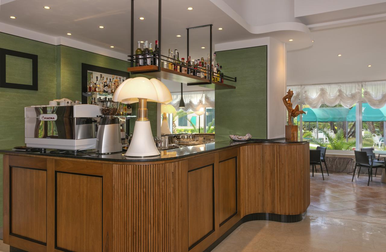 Hotel Verdemare Марина ди Пиетрасанта Екстериор снимка