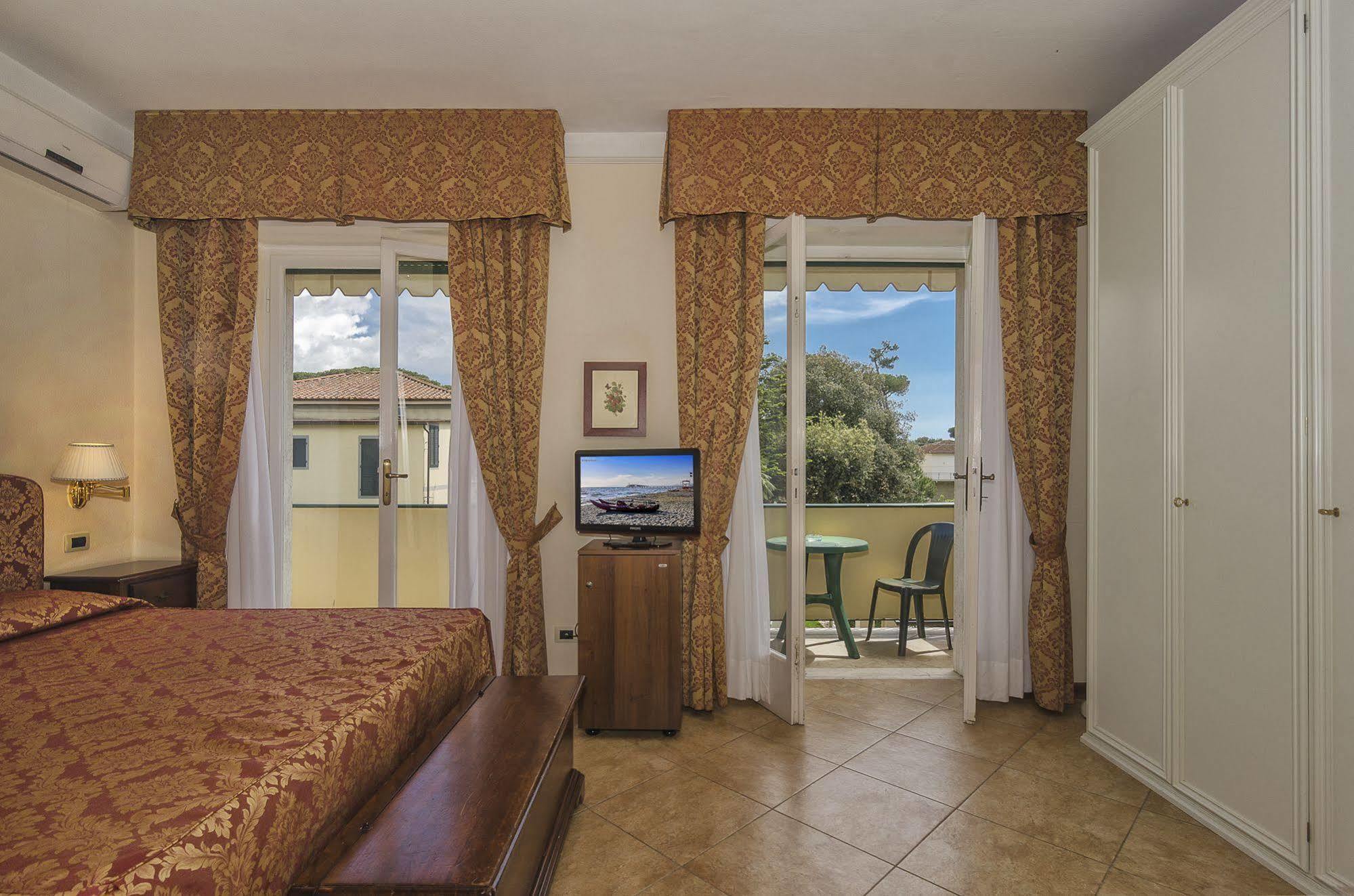 Hotel Verdemare Марина ди Пиетрасанта Екстериор снимка