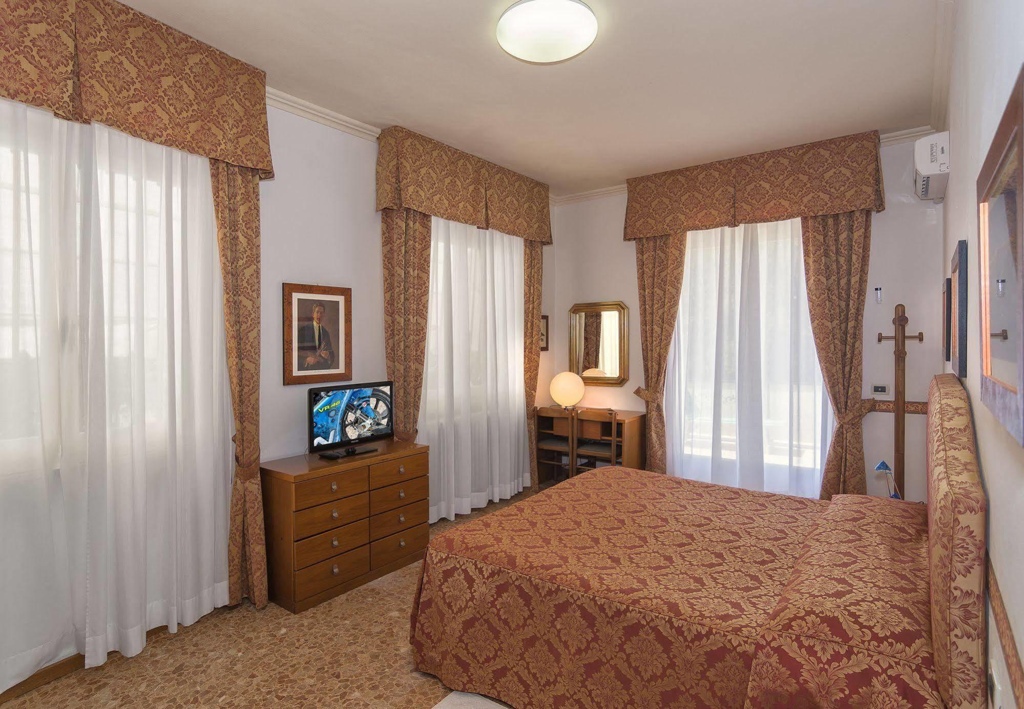 Hotel Verdemare Марина ди Пиетрасанта Екстериор снимка