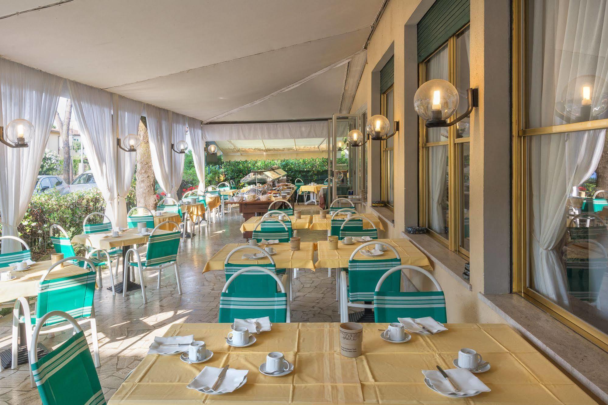 Hotel Verdemare Марина ди Пиетрасанта Екстериор снимка