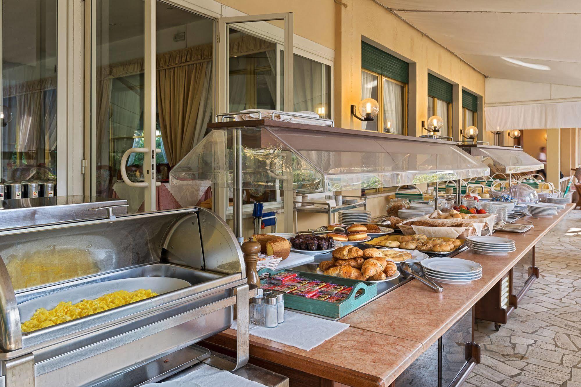 Hotel Verdemare Марина ди Пиетрасанта Екстериор снимка