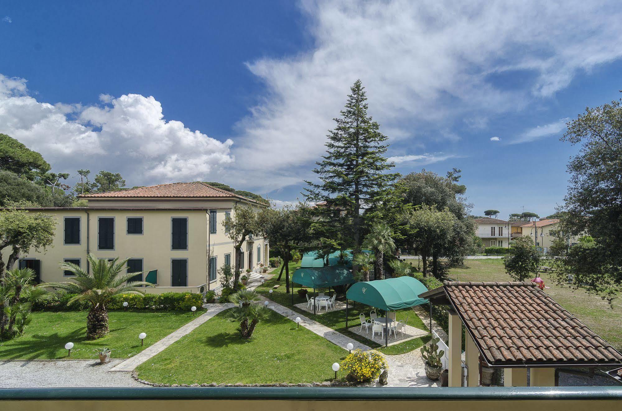Hotel Verdemare Марина ди Пиетрасанта Екстериор снимка